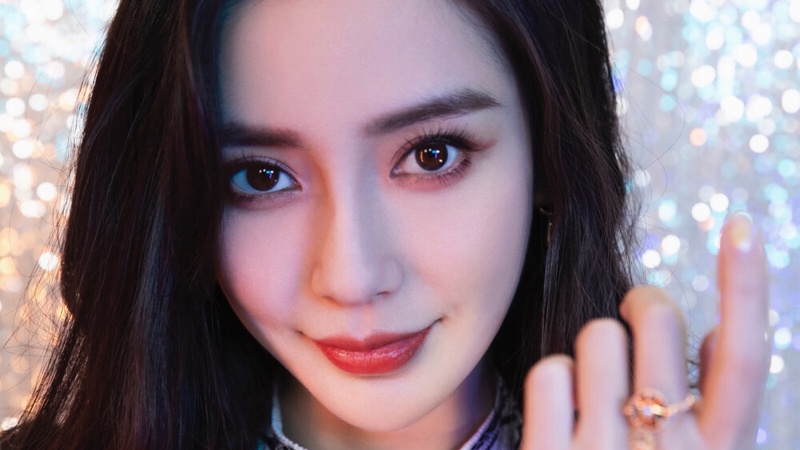 杨颖牙科看病黄晓明理疗养生，分开后境遇大不同？