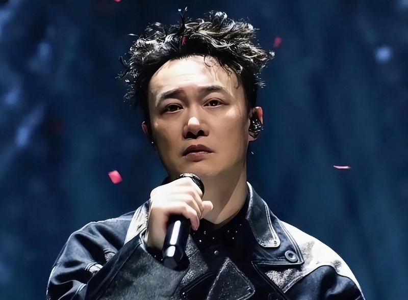 救命!陈奕迅新专辑狂整活,梁朝伟竟然真来拍MV了?!